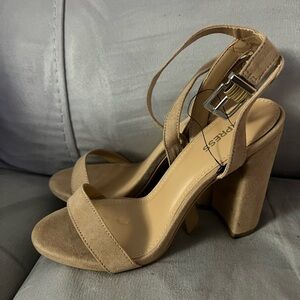 Express women’s heels size 6 NWT